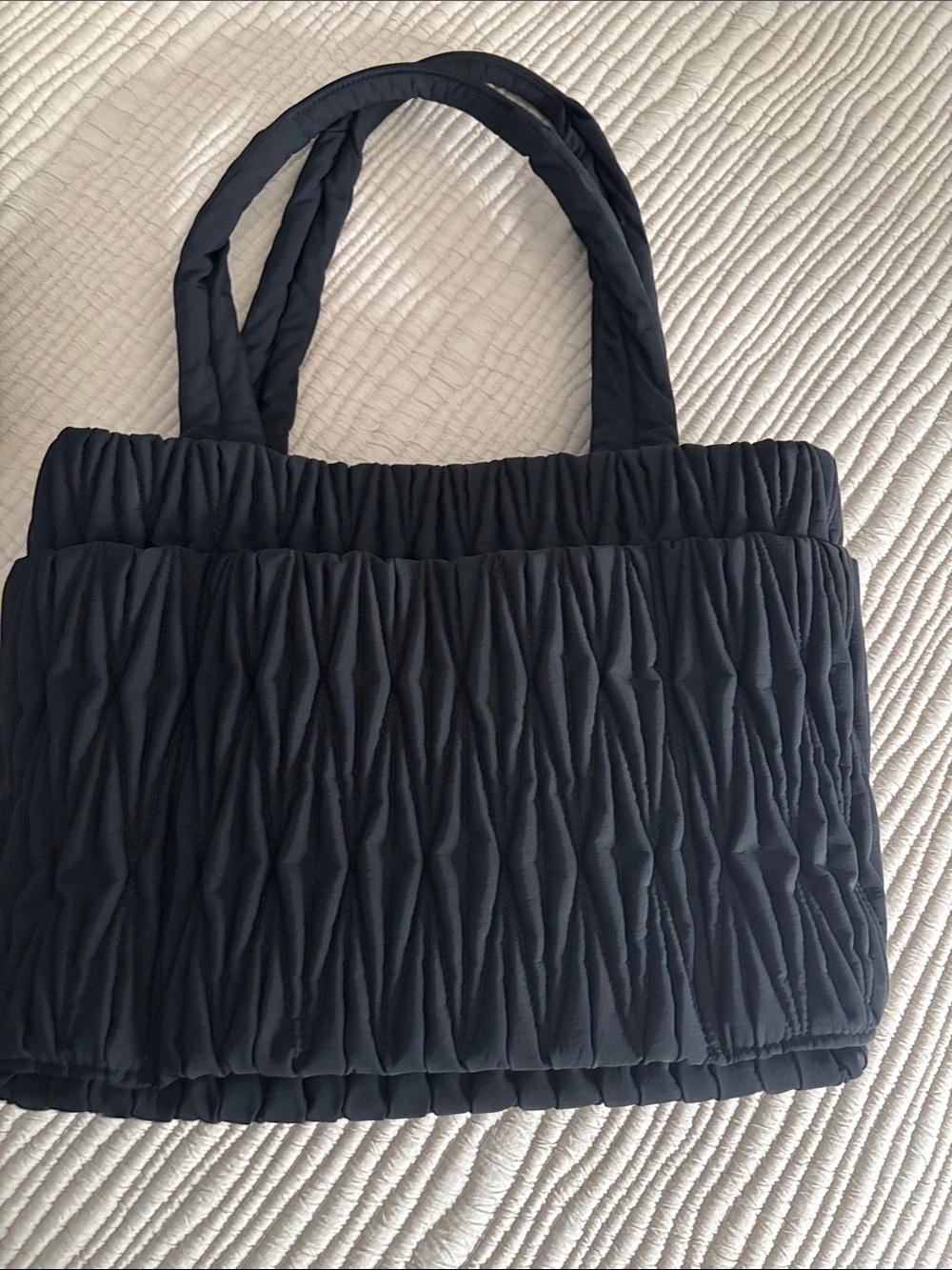 lululemon athletica Black Diamond Quilted Tote with Signature Logo 14L - Picture 2 of 4